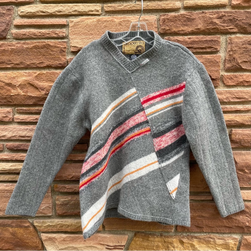 Akademiks Women Vintage Gray V-Neck Sweater SZ Large Athletic Sweatshirt Hoodie